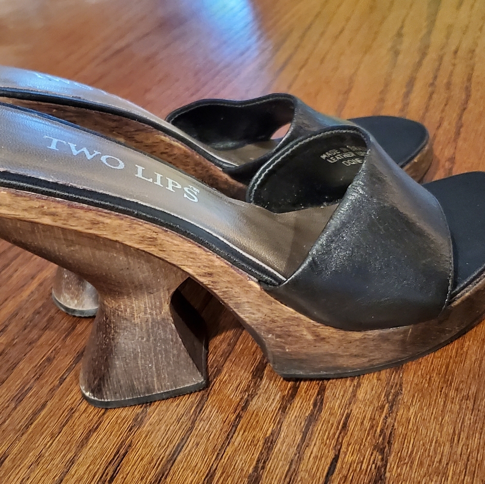 Two Lips Sandals Sz 5 NWT